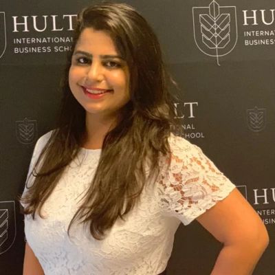 Aastha Kapoor - Featured