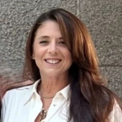 Lisa Reeves - Featured